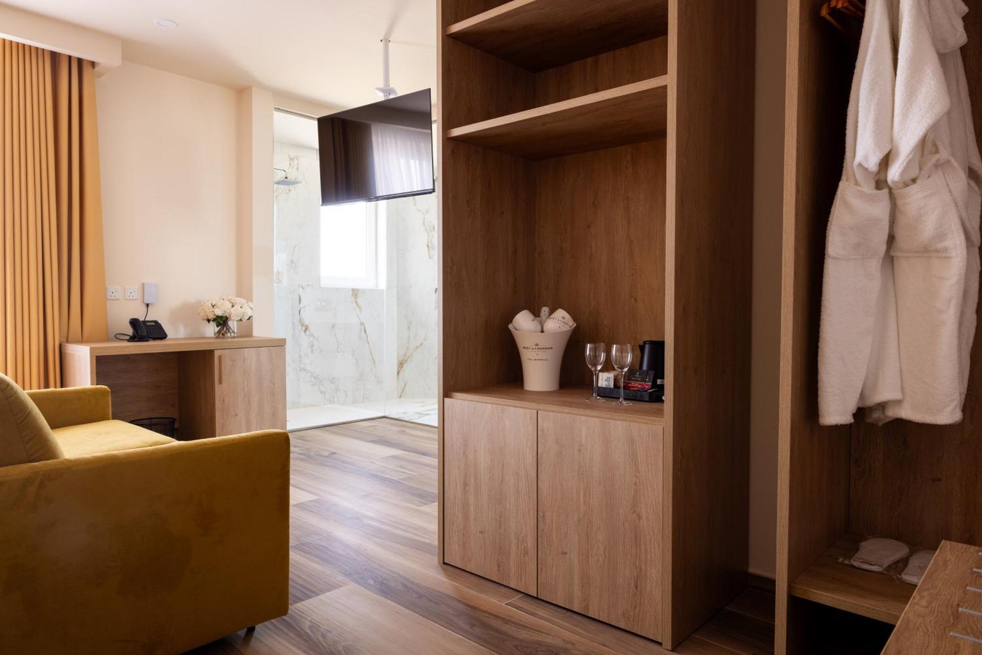 C'Est La Vie Boutik Swieqi Is-Swieqi Exteriör bild